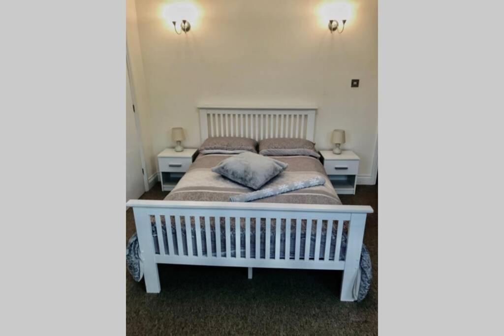 Luxury 2 Beds Apartment By The Sea Bournemouth Exteriör bild