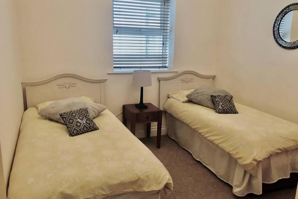 Luxury 2 Beds Apartment By The Sea Bournemouth Exteriör bild