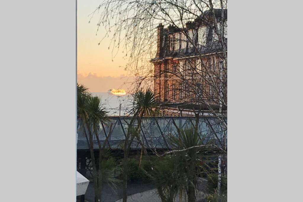 Luxury 2 Beds Apartment By The Sea Bournemouth Exteriör bild