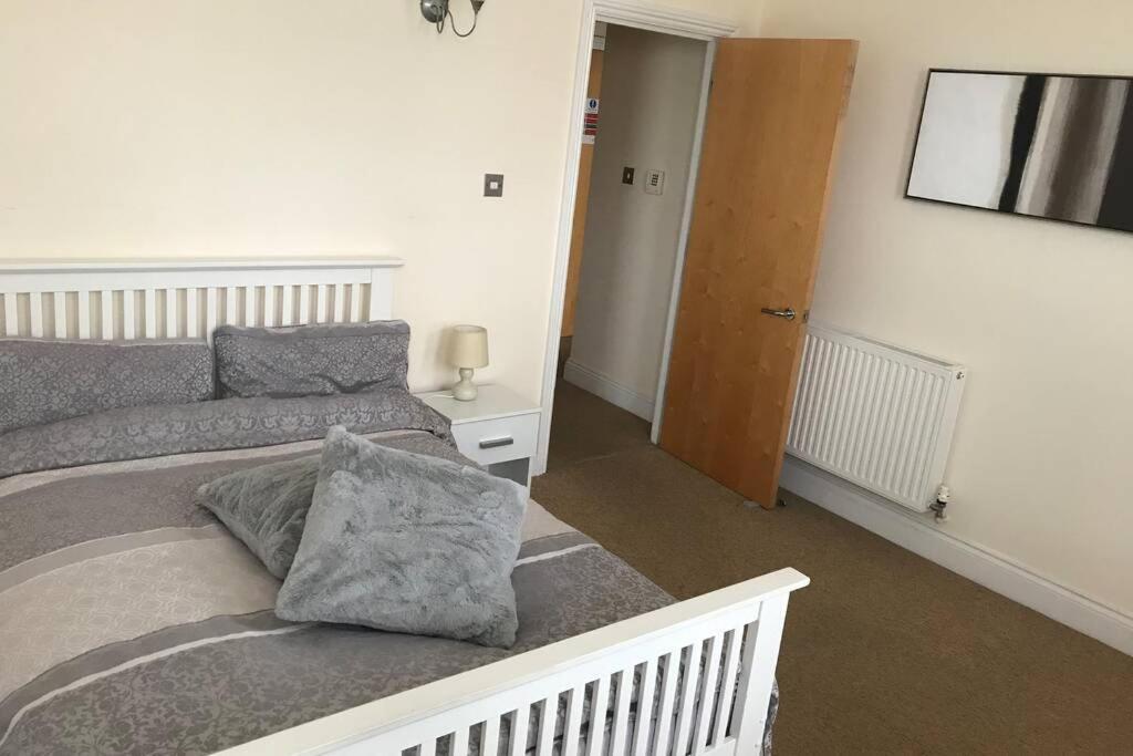 Luxury 2 Beds Apartment By The Sea Bournemouth Exteriör bild