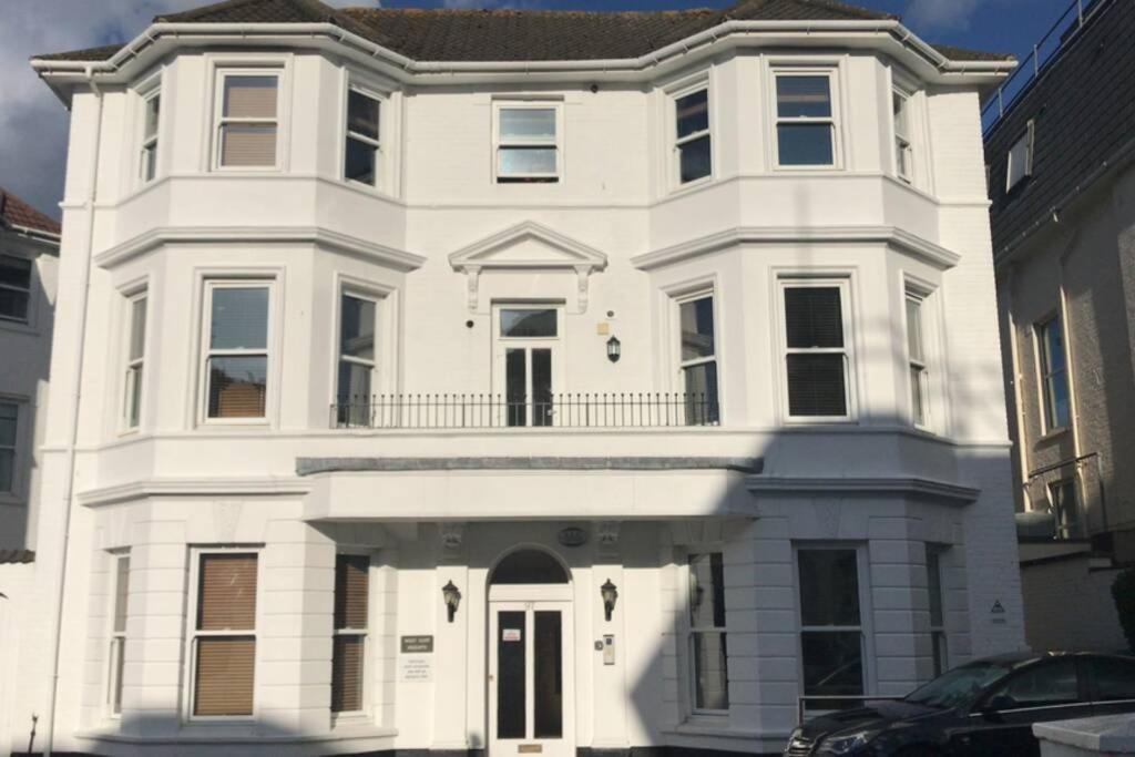 Luxury 2 Beds Apartment By The Sea Bournemouth Exteriör bild