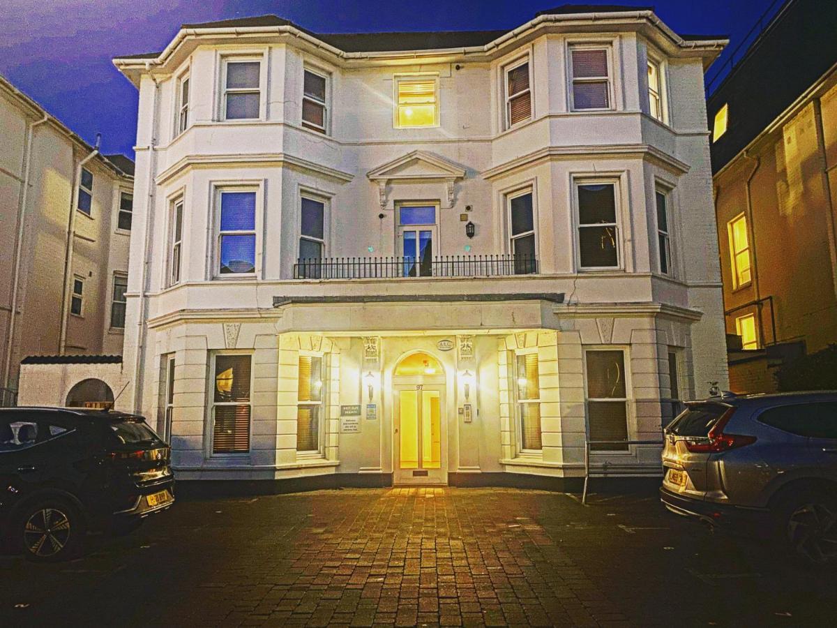 Luxury 2 Beds Apartment By The Sea Bournemouth Exteriör bild