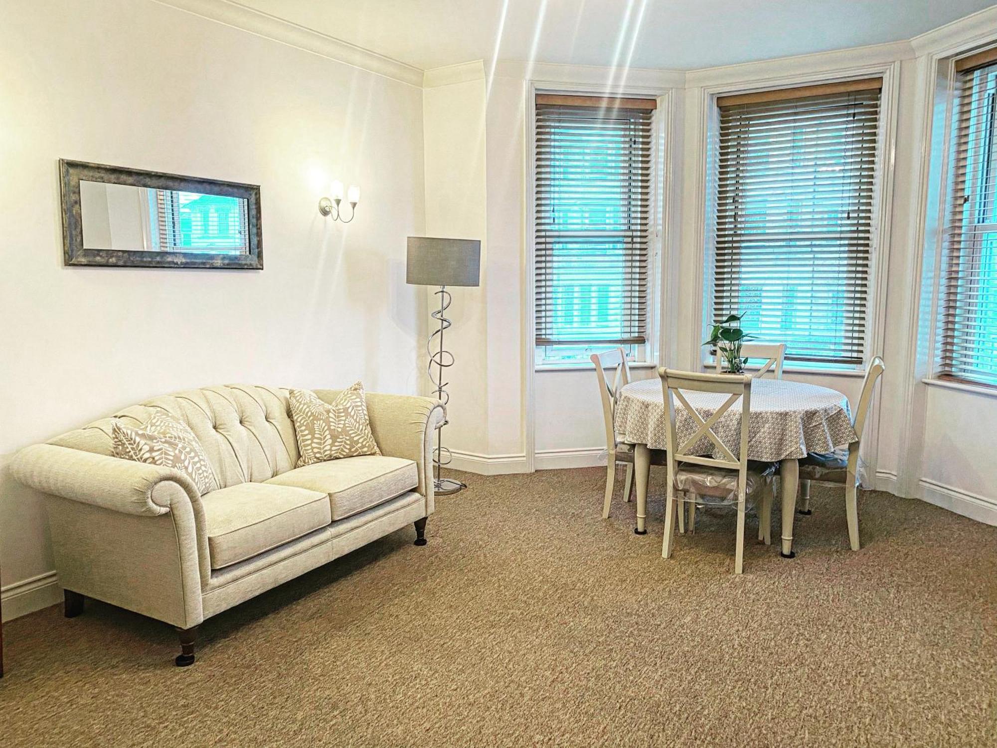 Luxury 2 Beds Apartment By The Sea Bournemouth Exteriör bild